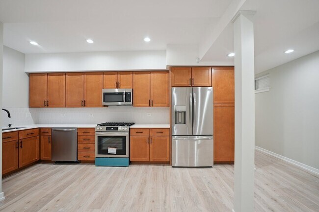 Photo - 1635 W Warren Blvd Unit 1