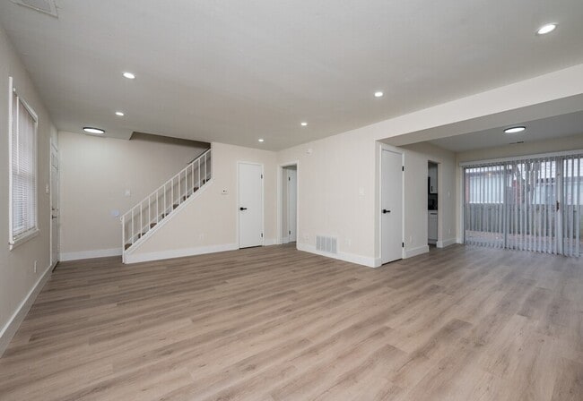 Photo - Williamsburg North