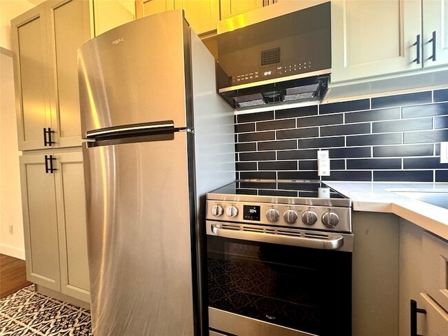 Photo - 415 Fairview St Unit 4