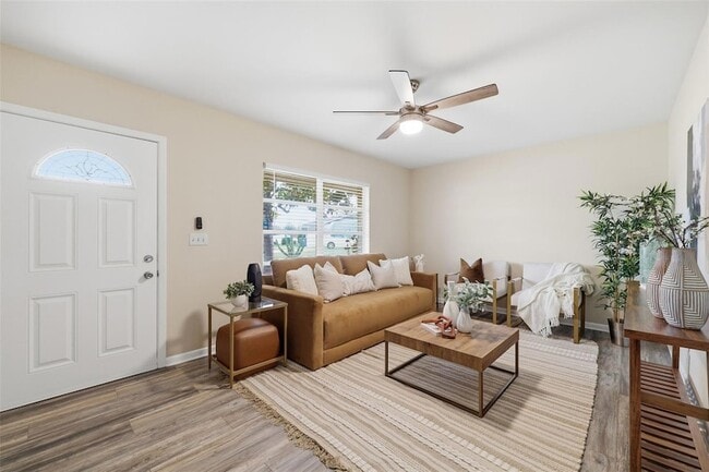 Photo - 2327 W Knollwood Pl