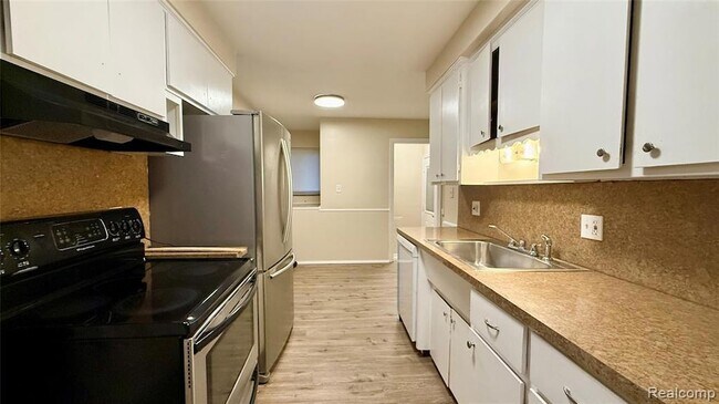 Photo - 21781 Stratford St