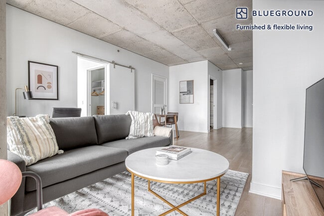 Photo - 311 W Illinois St Unit FL12-ID821