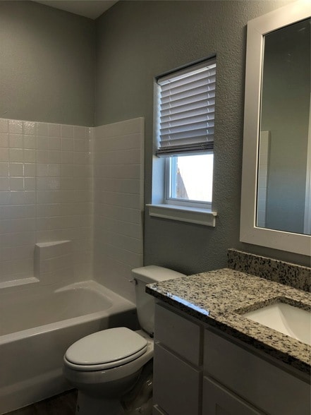 Photo - 110 Oakland St Unit F