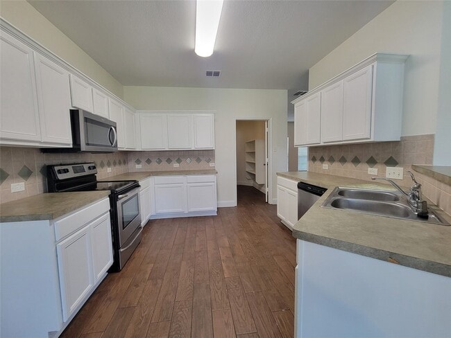 Photo - 1028 Utopia Ln