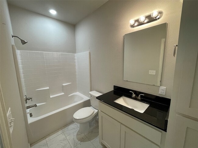 Photo - 2919 Peony Dr