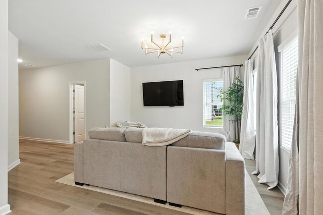 Building Photo - 611 W Vincent Dr Unit ID1302837P