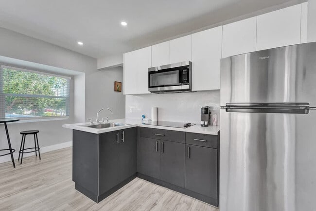 Photo - 906 N Riverside Dr Unit SI ID1503956P