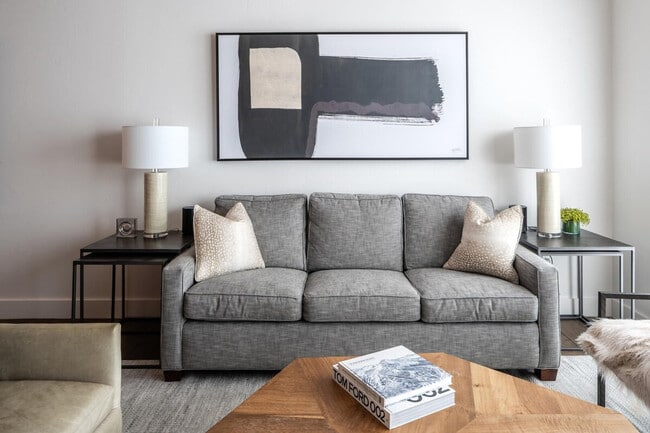 Photo - 5 Wildwood Rd W Unit ID1255729P