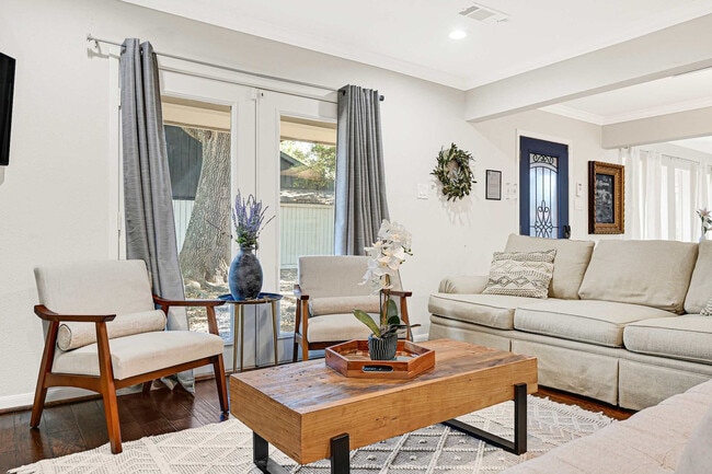 Building Photo - 5534 Loch Lomond Dr Unit SI ID1514796P