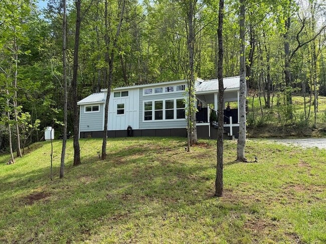 Building Photo - 30 Little Vlg Wy