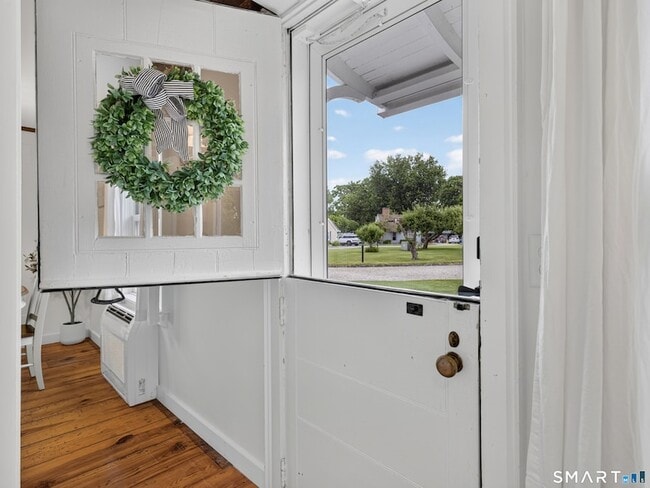 Photo - 84 Waterside Ln