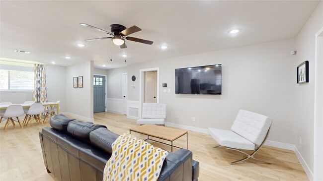 Photo - 5455 Birdwood Rd