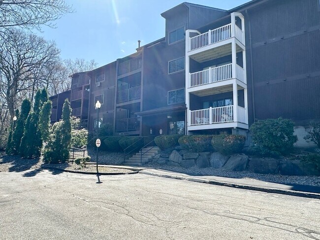 Photo - 340 Sunderland Rd Unit 17