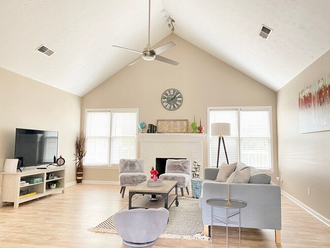 Building Photo - 1345 Yorktown Dr NW Unit ID1254391P