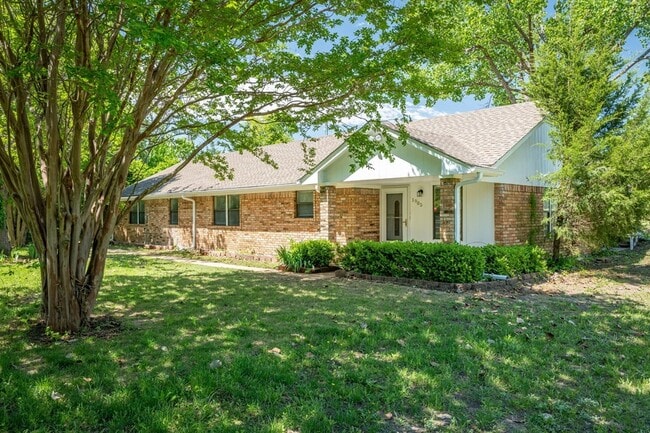 Photo - 1905 Shady Ln