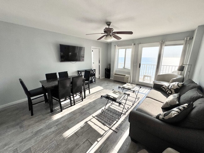 Photo - 201 Rudee Loop Connector Unit ID1353268P