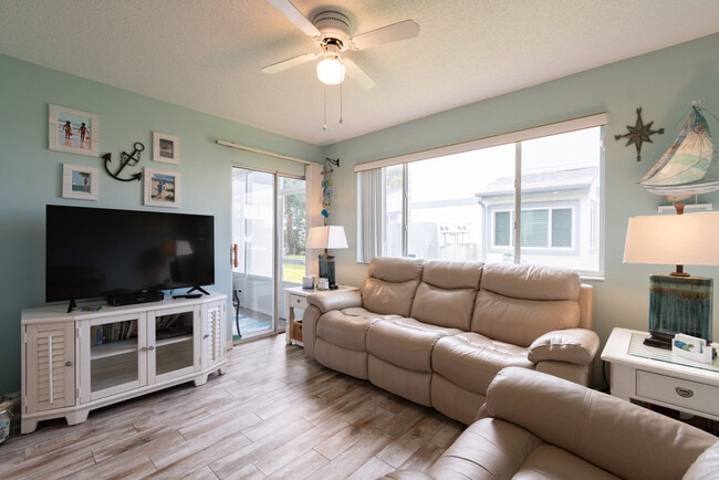 Building Photo - 516 Beach Park Ln Unit FL1-ID1044474P