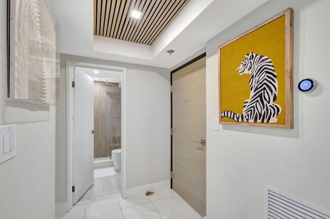 Building Photo - 5460 N Ocean Dr Unit 7C