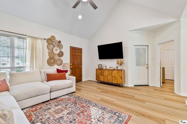 Photo - 113 Arbor Cove Cir