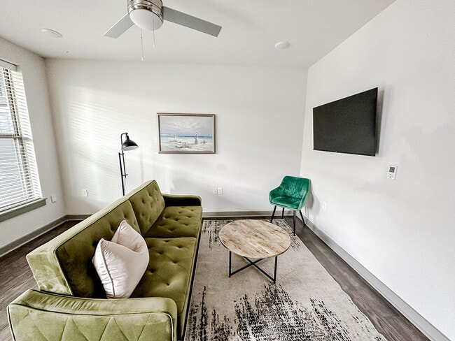 Photo - 111 E 4th St Unit ID1036781P