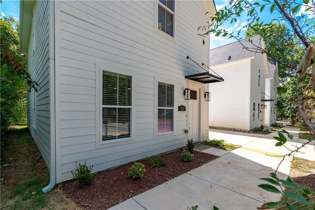 Photo - 810 S Wood Ave