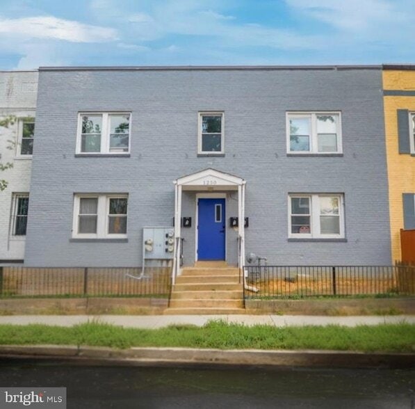 Building Photo - 1250 Queen St NE Unit 1