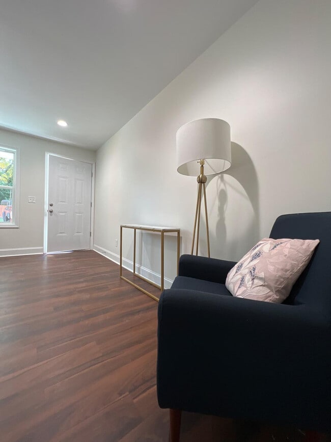 Building Photo - 1215 Buncombe Rd Unit ID1234770P