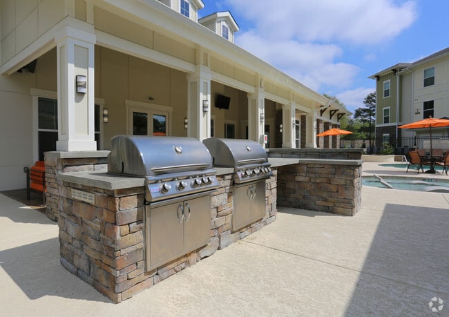 Grilling Area - Creekside Crossing Apartments