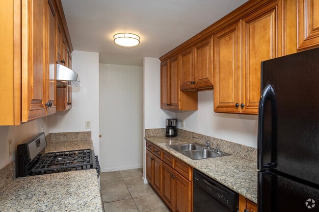 2BR, 1BA - 950SF - Kitchen - Los Olivos Apartments