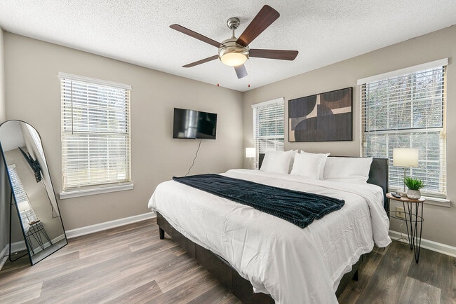 Photo - 987 Collier Rd NW Unit ID1388425P