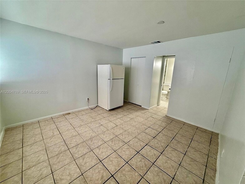 Photo - 220 NE 41st St Unit 4