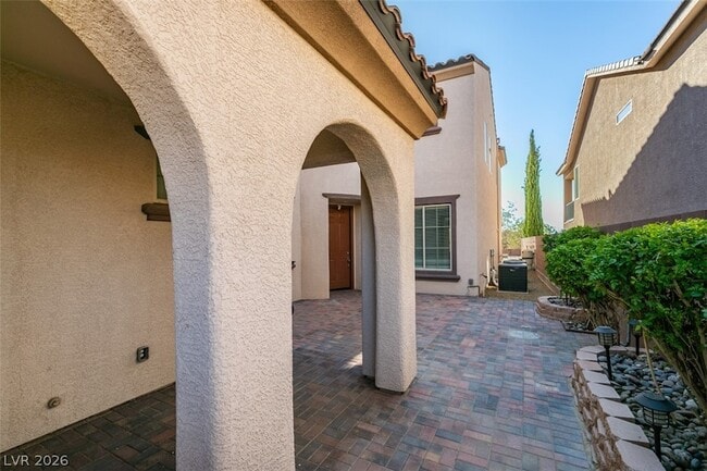 Photo - 2609 Chateau Clermont St