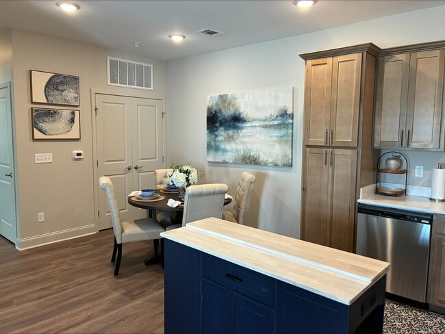 Kitchen - Lakeside Villas