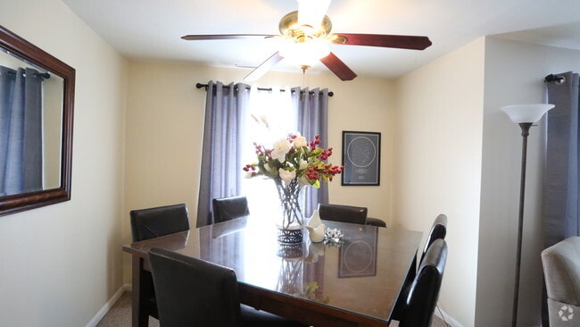Dining Area - 2BR, 1.5BA - 966 SF - Monticello Village
