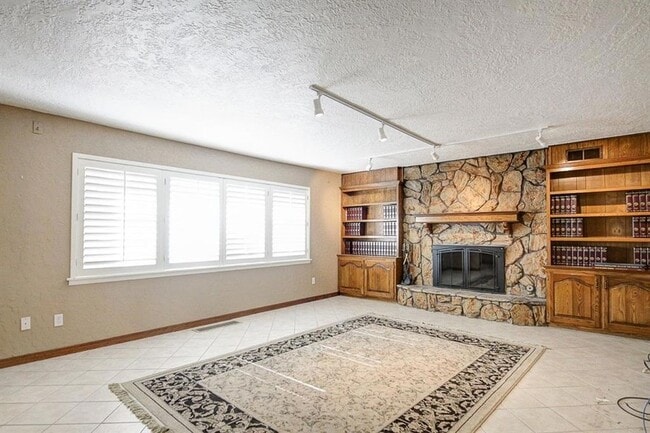 Photo - 805 Willow Ln