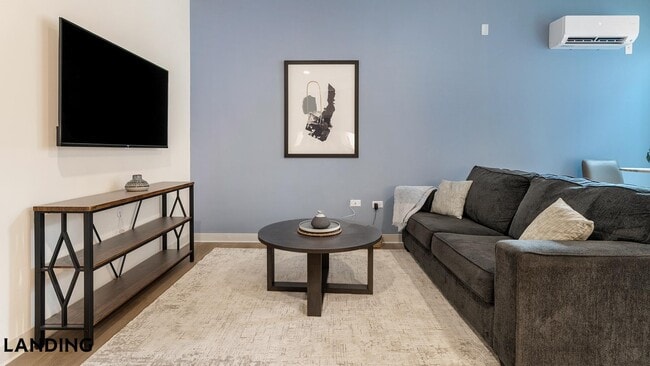Building Photo - 1529 N Fremont St Unit 415