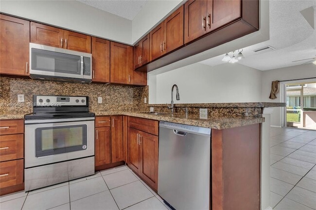 Photo - 16640 Hemingway Dr