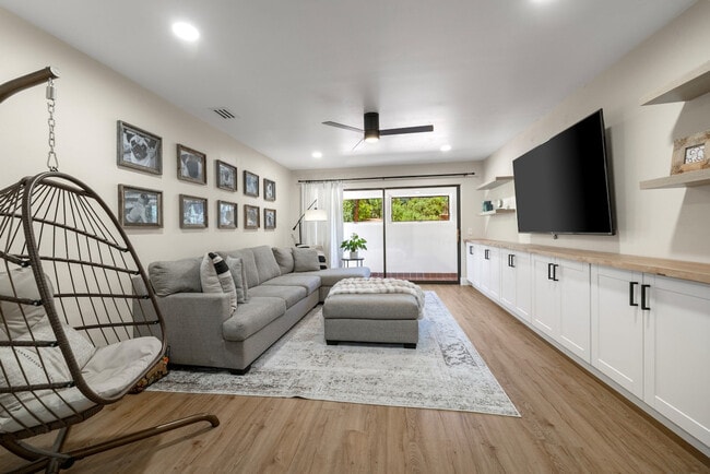 Building Photo - 20 Shadow Rock Dr Unit SI ID1590564P