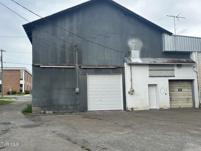 Photo - 902-904 Jefferson St