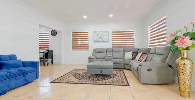 Building Photo - 340 Tamiami Canal Rd Unit SI FL1-ID1463287P