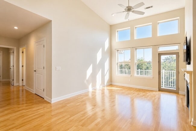Building Photo - 4 Harvest Dr Unit 311