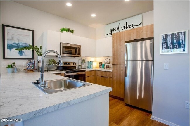 Photo - 677 E Commonwealth Pl