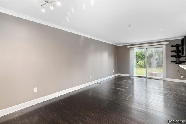 Photo - 1985 Peerce Ct