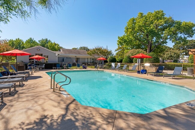 Photo - Valley Oaks Apartments