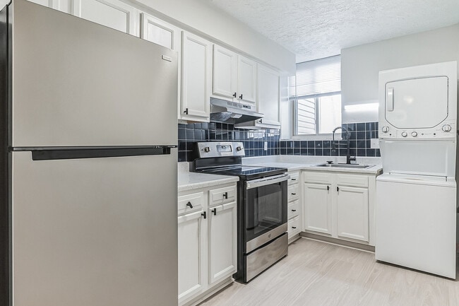 Kitchen - Stone Lodge Apartments