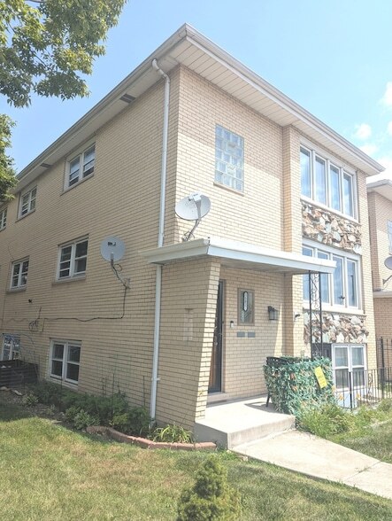 Building Photo - 5802 S Archer Ave Unit B