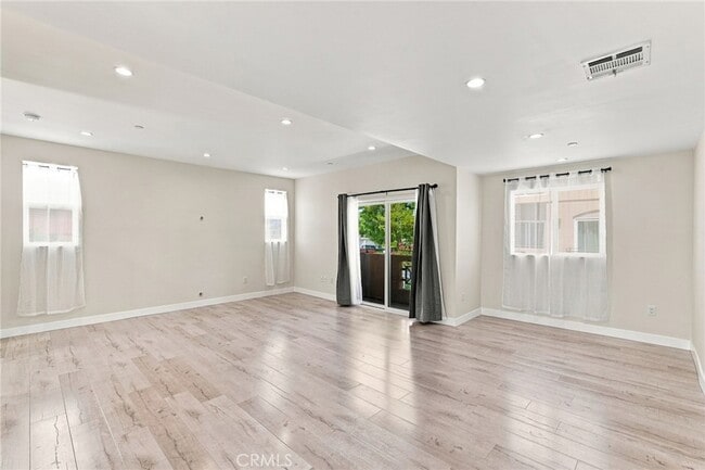 Photo - 15340 Lassen St