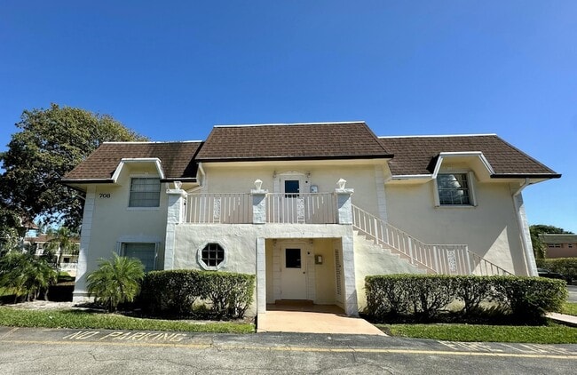 Building Photo - 708 SE 2nd Ave Unit 324