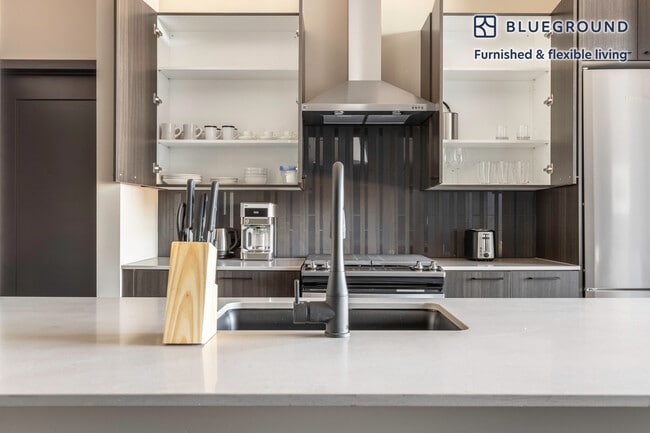 Photo - 939 W Washington Blvd Unit FL14-ID274