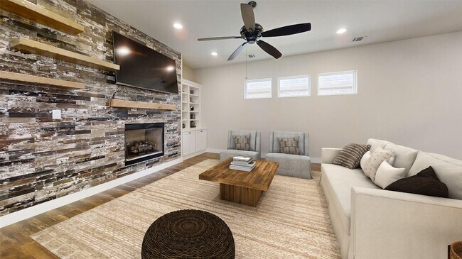 Photo - 2405 Vineyard Dr